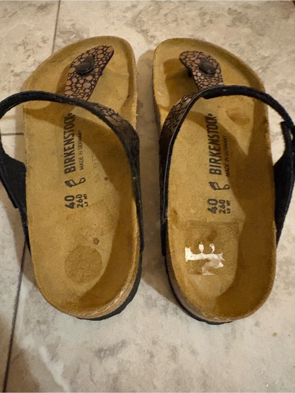 Birkenstock Gizeh Metallic Speckled Thong Sandals in Black & Silver - Picture 5 of 10